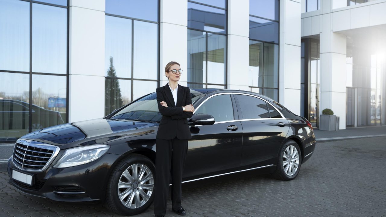 Why Travelers Choose Luxury Airport Transfers Services with Chauffeur Hire Amsterdam?